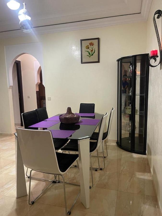 Magnifique Appartement Spacieux Confort Propre Familial 2 Chambres Salon Et Salle A Manger A 20Mn A Pied De Place Jemaa El Fina 4 Piscines Dans Espace De Golf A 12 Mn En Voitures L Entree Est Gratuit Pour La Clientele Ouvert Entre 10H Et 20H Marraquexe Exterior foto