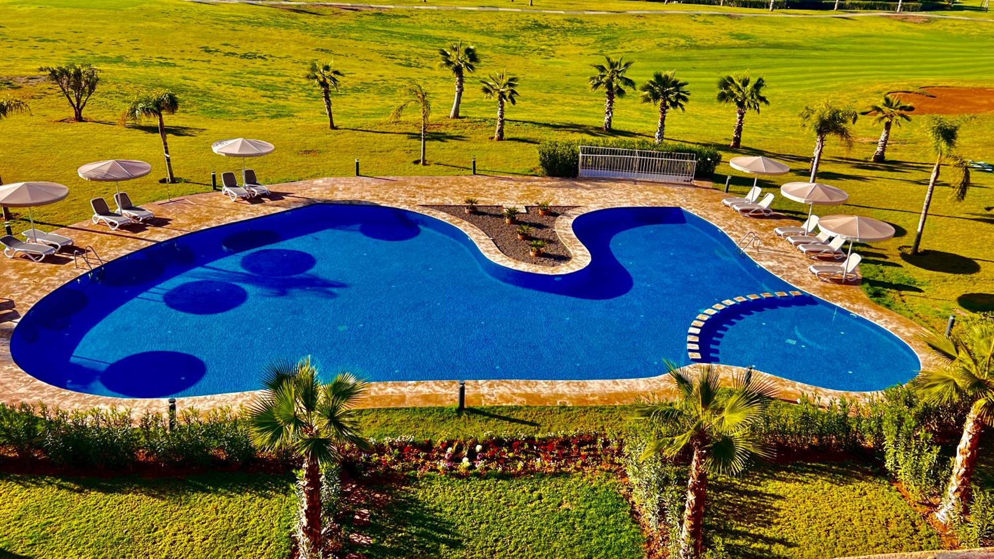 Magnifique Appartement Spacieux Confort Propre Familial 2 Chambres Salon Et Salle A Manger A 20Mn A Pied De Place Jemaa El Fina 4 Piscines Dans Espace De Golf A 12 Mn En Voitures L Entree Est Gratuit Pour La Clientele Ouvert Entre 10H Et 20H Marraquexe Exterior foto