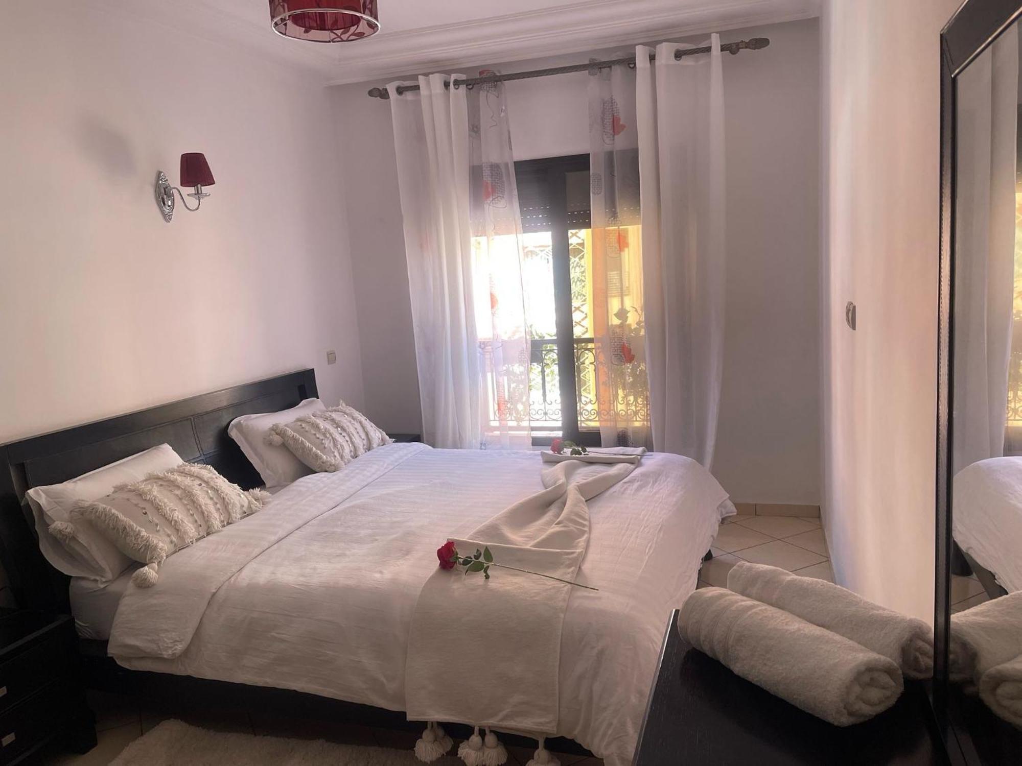 Magnifique Appartement Spacieux Confort Propre Familial 2 Chambres Salon Et Salle A Manger A 20Mn A Pied De Place Jemaa El Fina 4 Piscines Dans Espace De Golf A 12 Mn En Voitures L Entree Est Gratuit Pour La Clientele Ouvert Entre 10H Et 20H Marraquexe Exterior foto